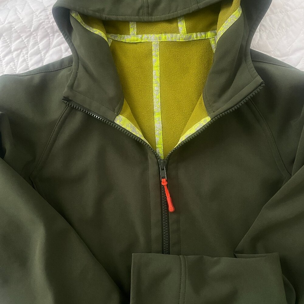 Vintage EUC Lululemon soft shell, lined raincoat, SMALL